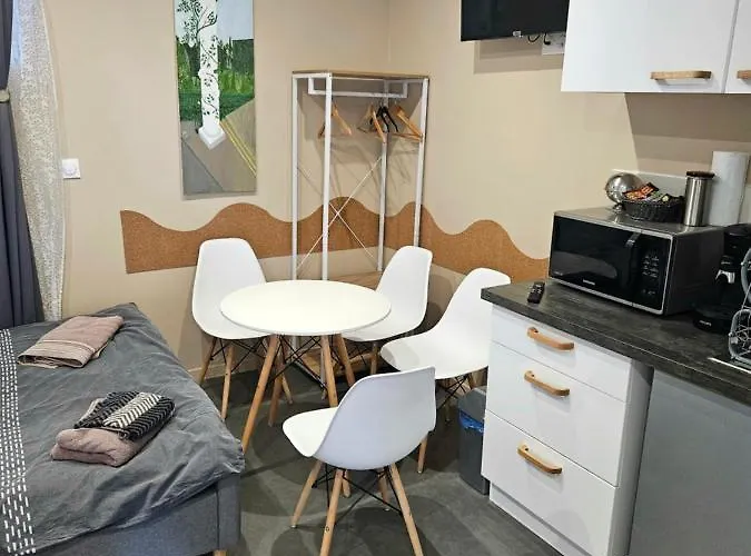 Pensión Studio Montry 3*